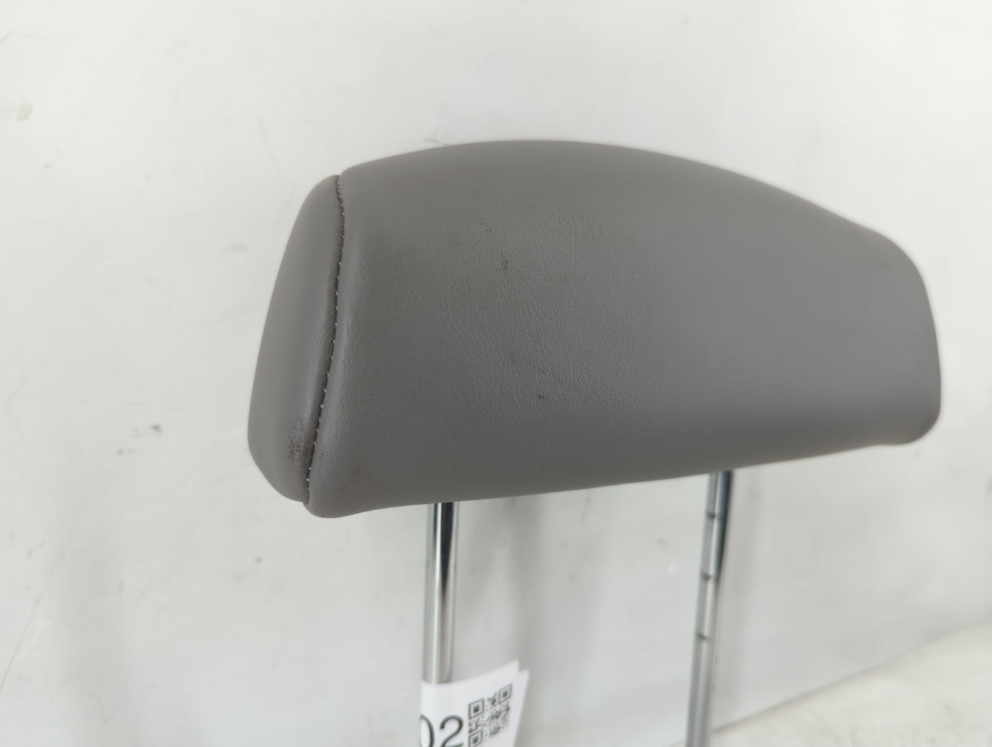 2002-2007 Saturn Vue Headrest Head Rest Rear Center Seat Fits Fits 2002 2003 2004 2005 2006 2007 OEM Used Auto Parts - Oemusedautoparts1.com