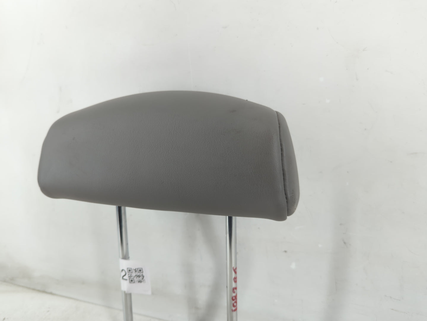 2002-2007 Saturn Vue Headrest Head Rest Rear Center Seat Fits Fits 2002 2003 2004 2005 2006 2007 OEM Used Auto Parts - Oemusedautoparts1.com