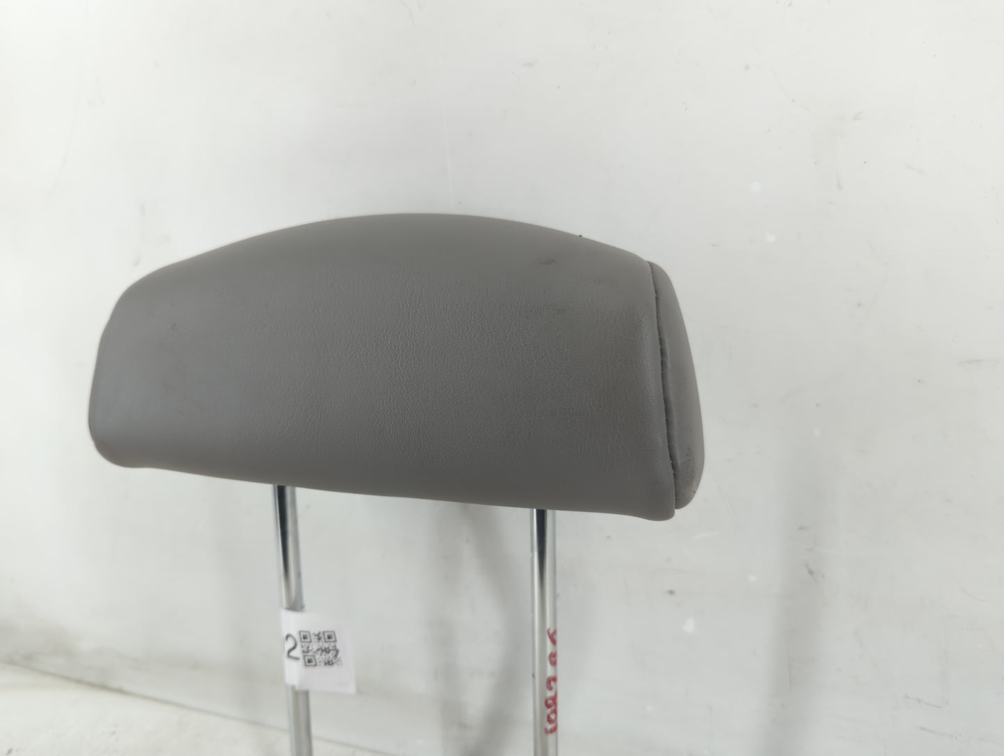 2002-2007 Saturn Vue Headrest Head Rest Rear Center Seat Fits Fits 2002 2003 2004 2005 2006 2007 OEM Used Auto Parts - Oemusedautoparts1.com