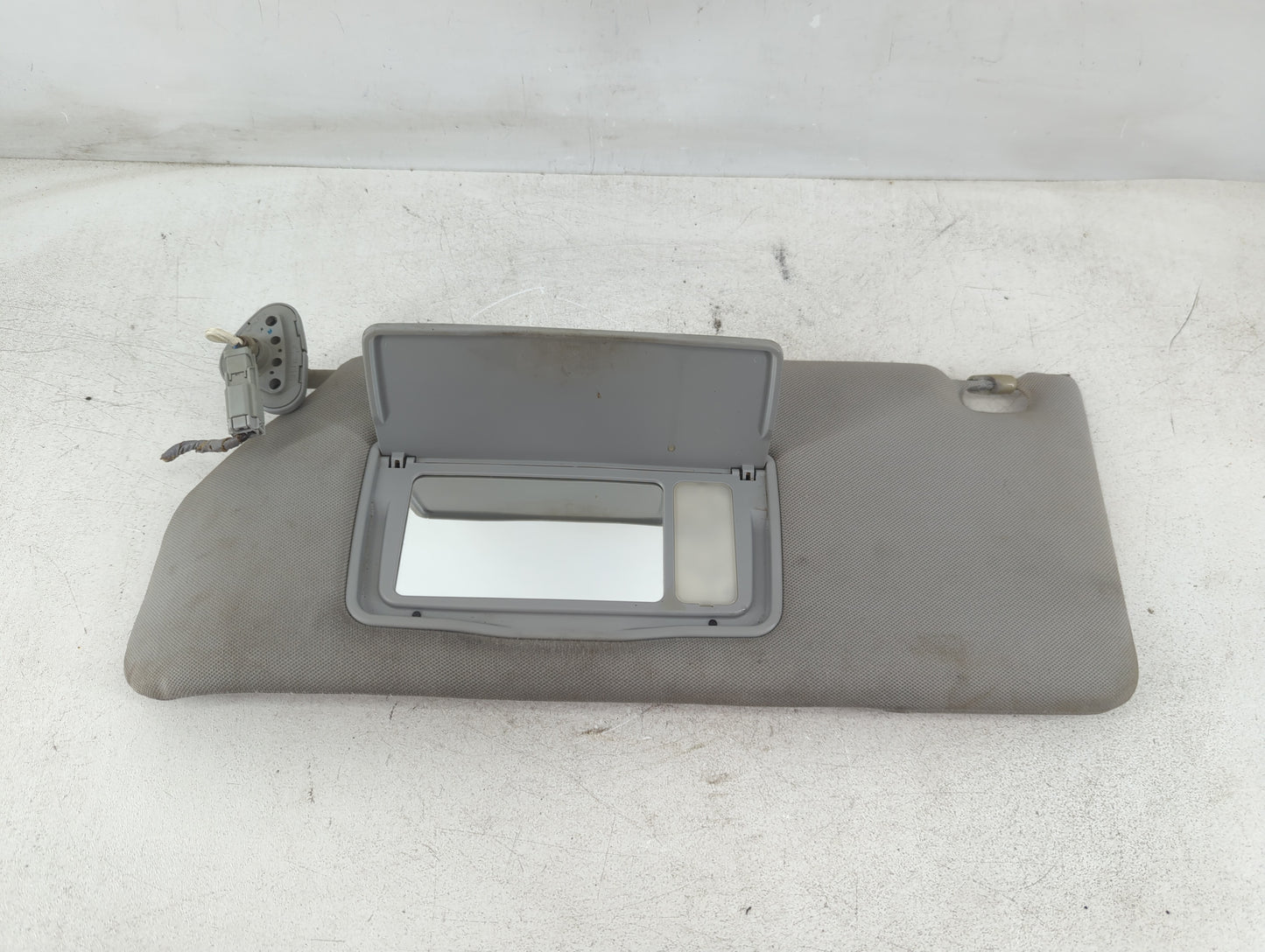 2006-2010 Honda Odyssey Sun Visor Shade Replacement Driver Left Mirror Fits Fits 2006 2007 2008 2009 2010 OEM Used Auto Parts - Oemusedautoparts1.com