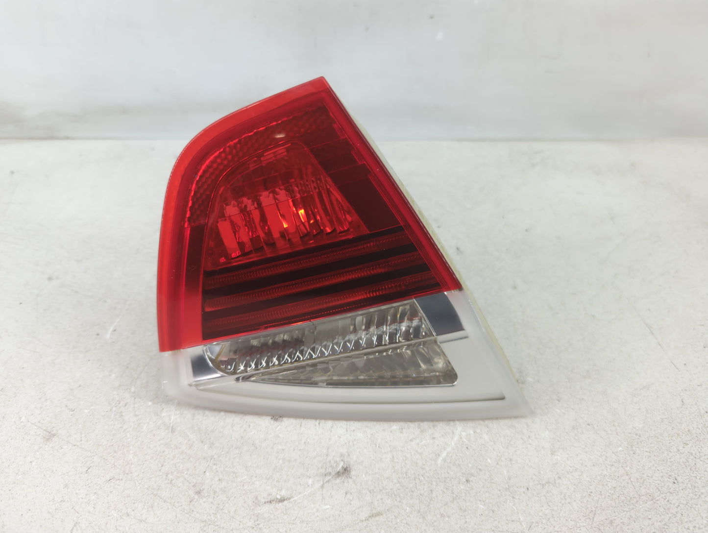 2006 Bmw 325i Tail Light Assembly Driver Left OEM P/N:276401 Fits Fits 2004 2005 OEM Used Auto Parts