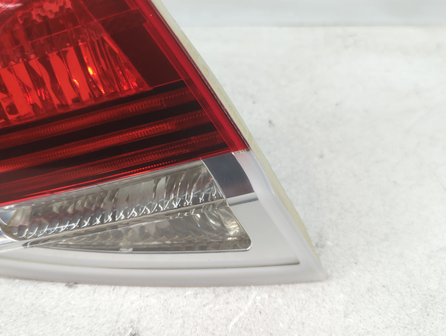 2006 Bmw 325i Tail Light Assembly Driver Left OEM P/N:276401 Fits Fits 2004 2005 OEM Used Auto Parts