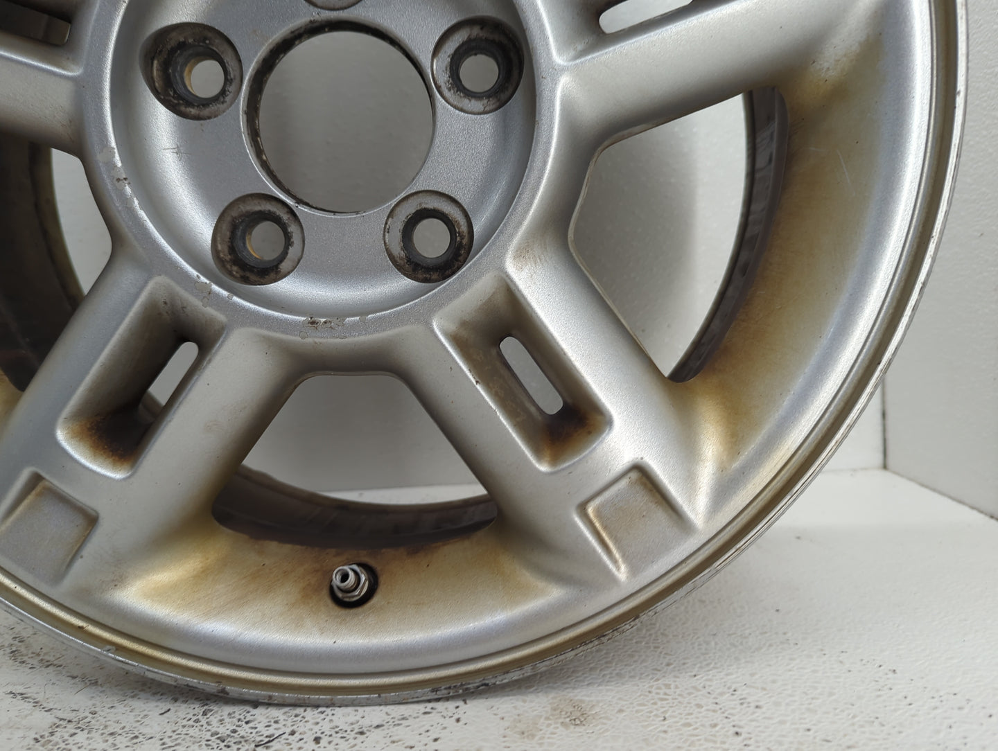 2004-2005 Ford Explorer Oem Wheel Rim - Oemusedautoparts1.com