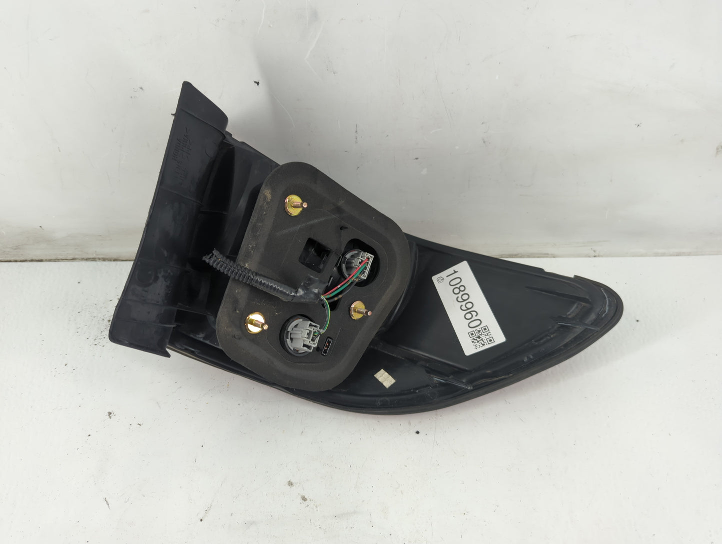 1998-2002 Honda Accord Tail Light Assembly Passenger Right OEM Fits Fits 1998 1999 2000 2001 2002 OEM Used Auto Parts - Oemusedautoparts1.com