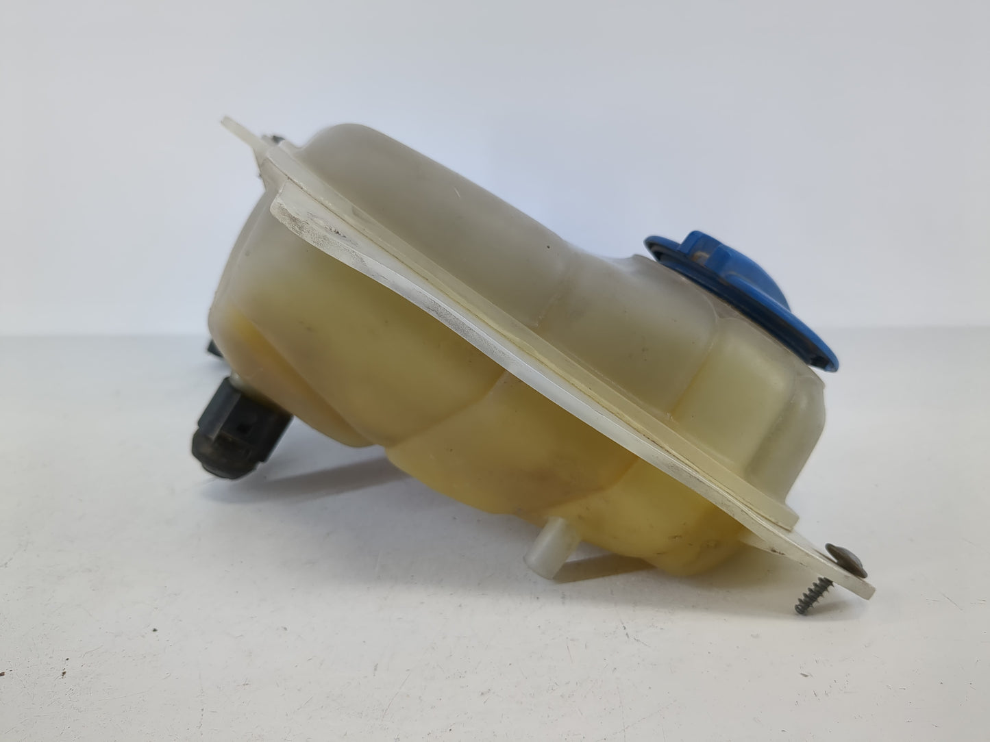 2003-2005 Volkswagen Passat Windshield Washer Fluid Reservoir Bottle Oem - Oemusedautoparts1.com