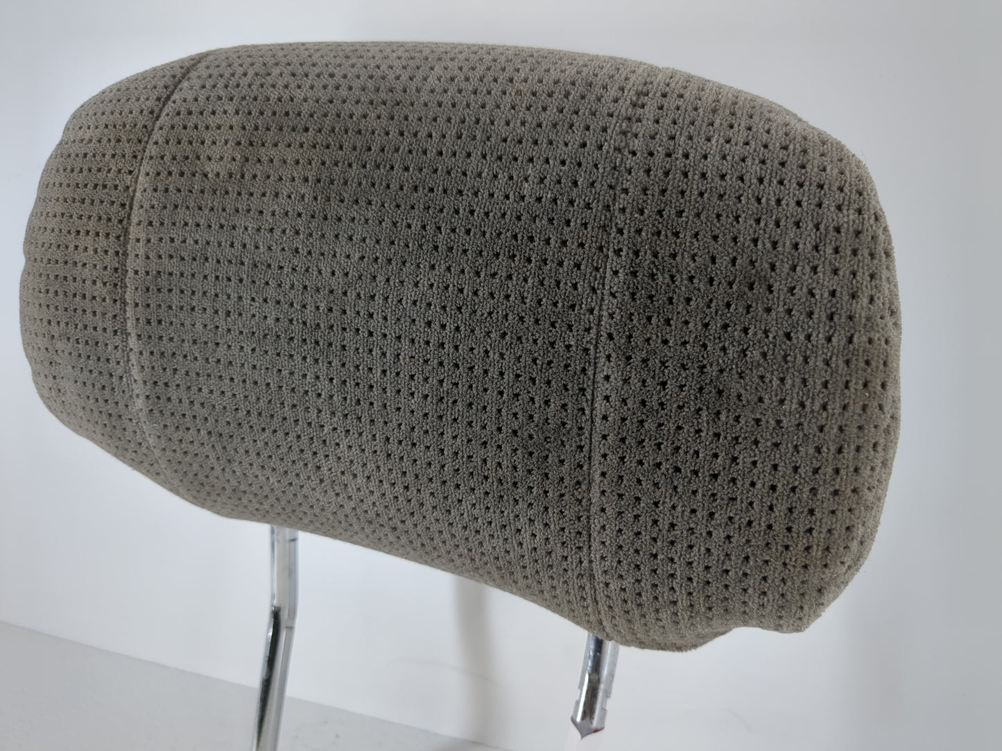 2002 Saturn Ls Headrest Head Rest Rear Center Seat Fits OEM Used Auto Parts - Oemusedautoparts1.com