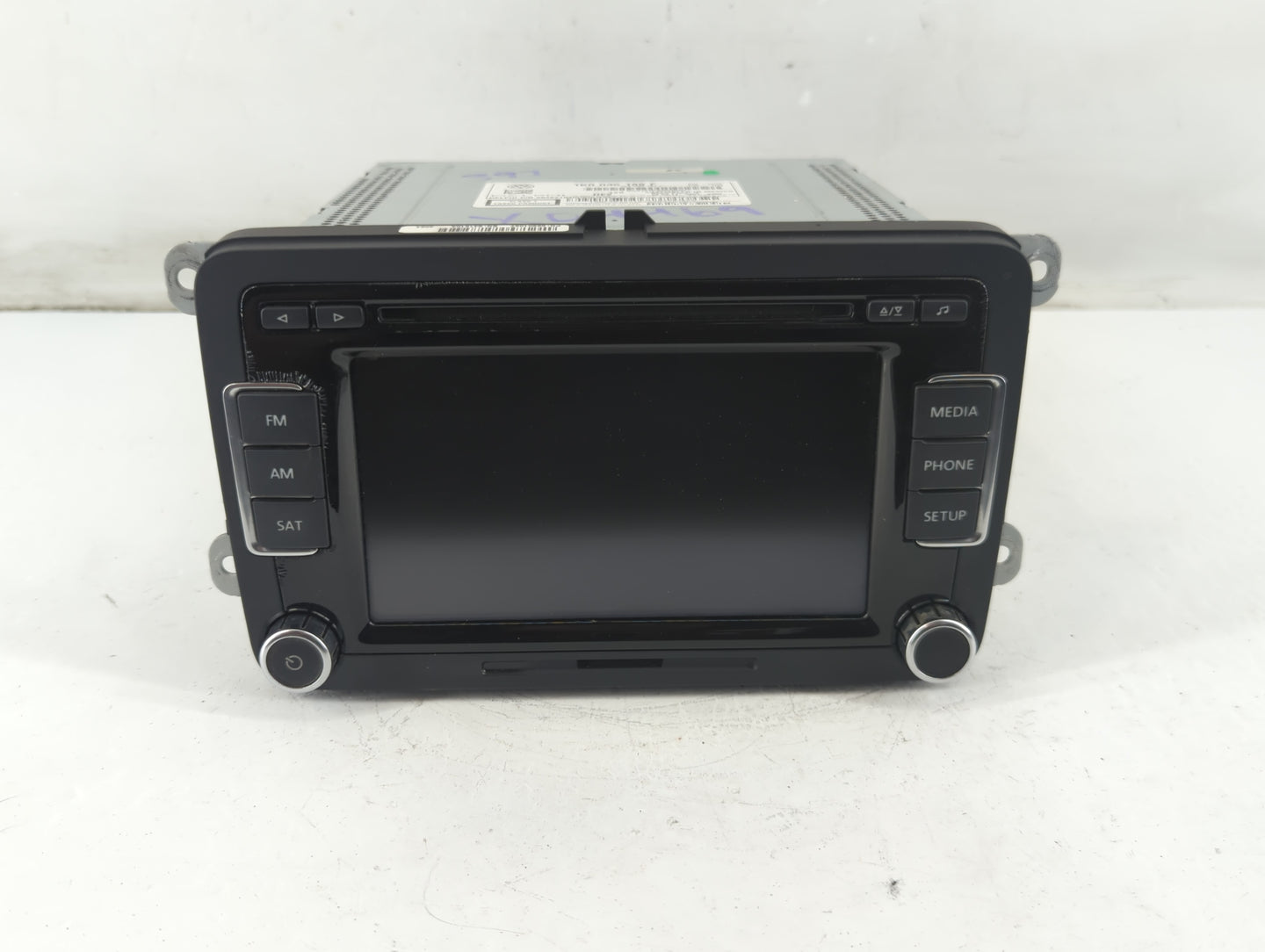 2013-2014 Volkswagen Passat Radio AM FM Cd Player Receiver Replacement P/N:1K0 035 188 F Fits Fits 2013 2014 OEM Used Auto Parts - Oemusedautoparts1.com