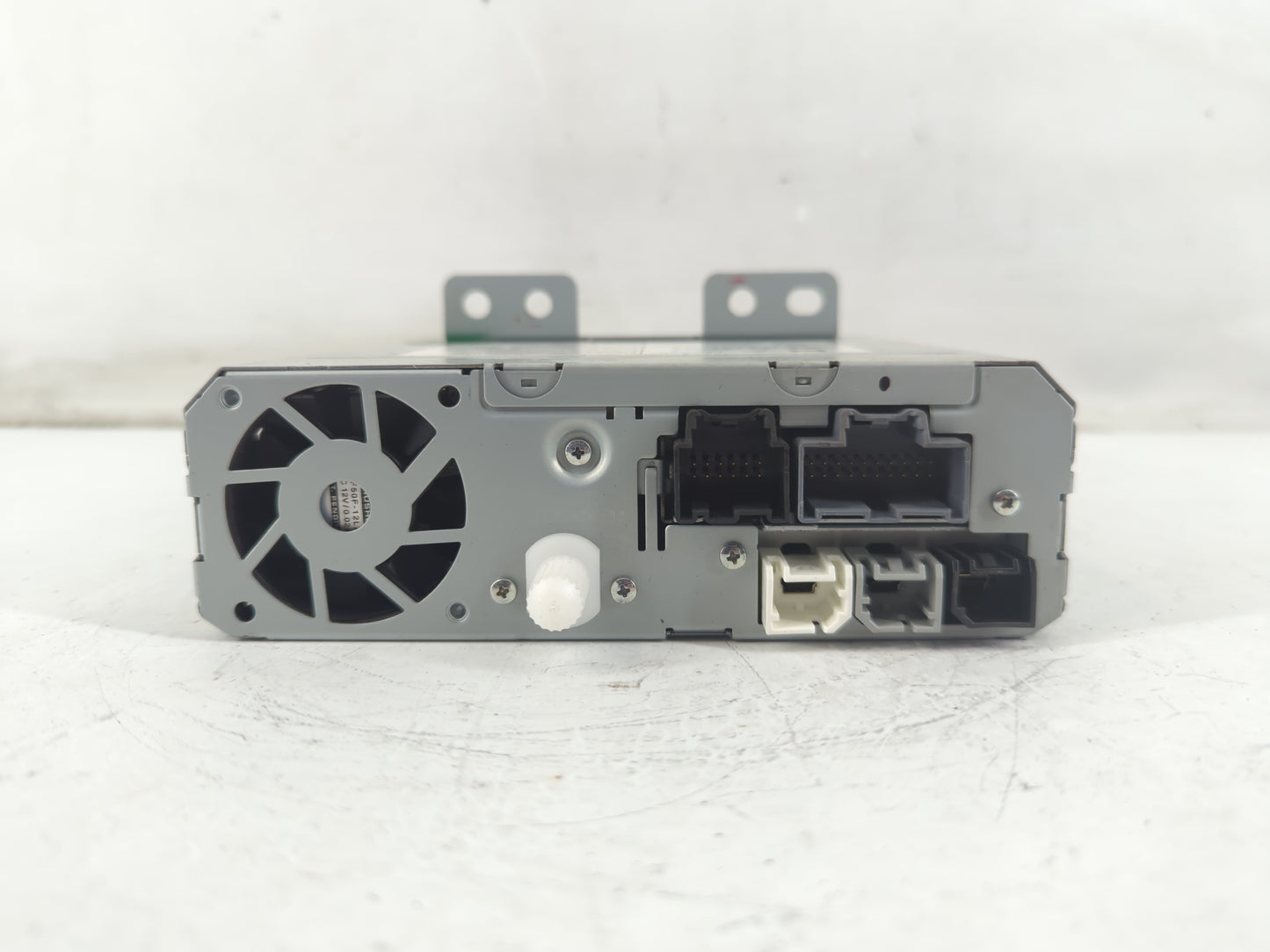 2015-2020 Chevrolet Tahoe Radio AM FM Cd Player Receiver Replacement Fits Fits 2015 2016 2017 2018 2019 2020 OEM Used Auto Parts - Oemusedautoparts1.com