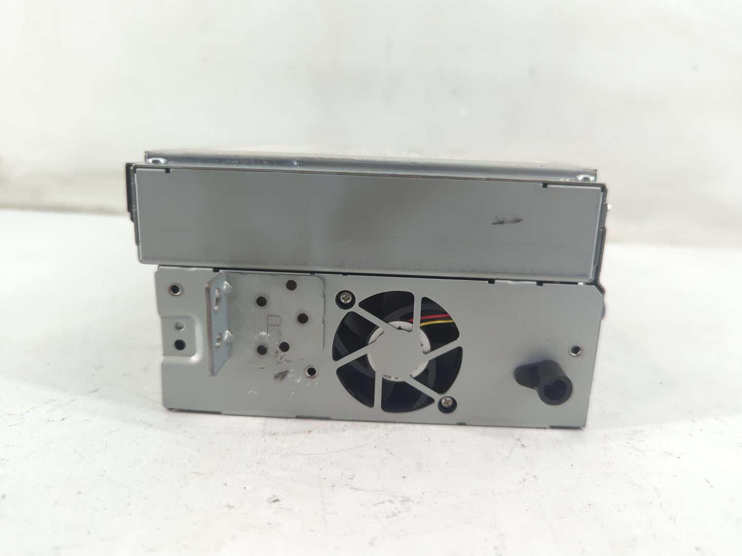 2012-2016 Land Rover Range Rover Evoque Radio AM FM Cd Player Receiver Replacement P/N:50645928AA Fits OEM Used Auto Parts - Oemusedautoparts1.com