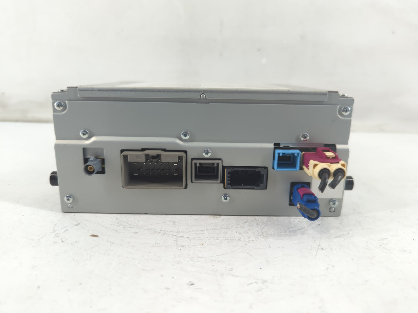 2012-2016 Land Rover Range Rover Evoque Radio AM FM Cd Player Receiver Replacement P/N:50645928AA Fits OEM Used Auto Parts - Oemusedautoparts1.com