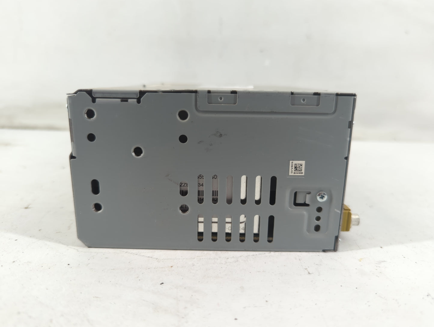 2017-2018 Lincoln Mkc Radio AM FM Cd Player Receiver Replacement Fits Fits 2017 2018 OEM Used Auto Parts - Oemusedautoparts1.com