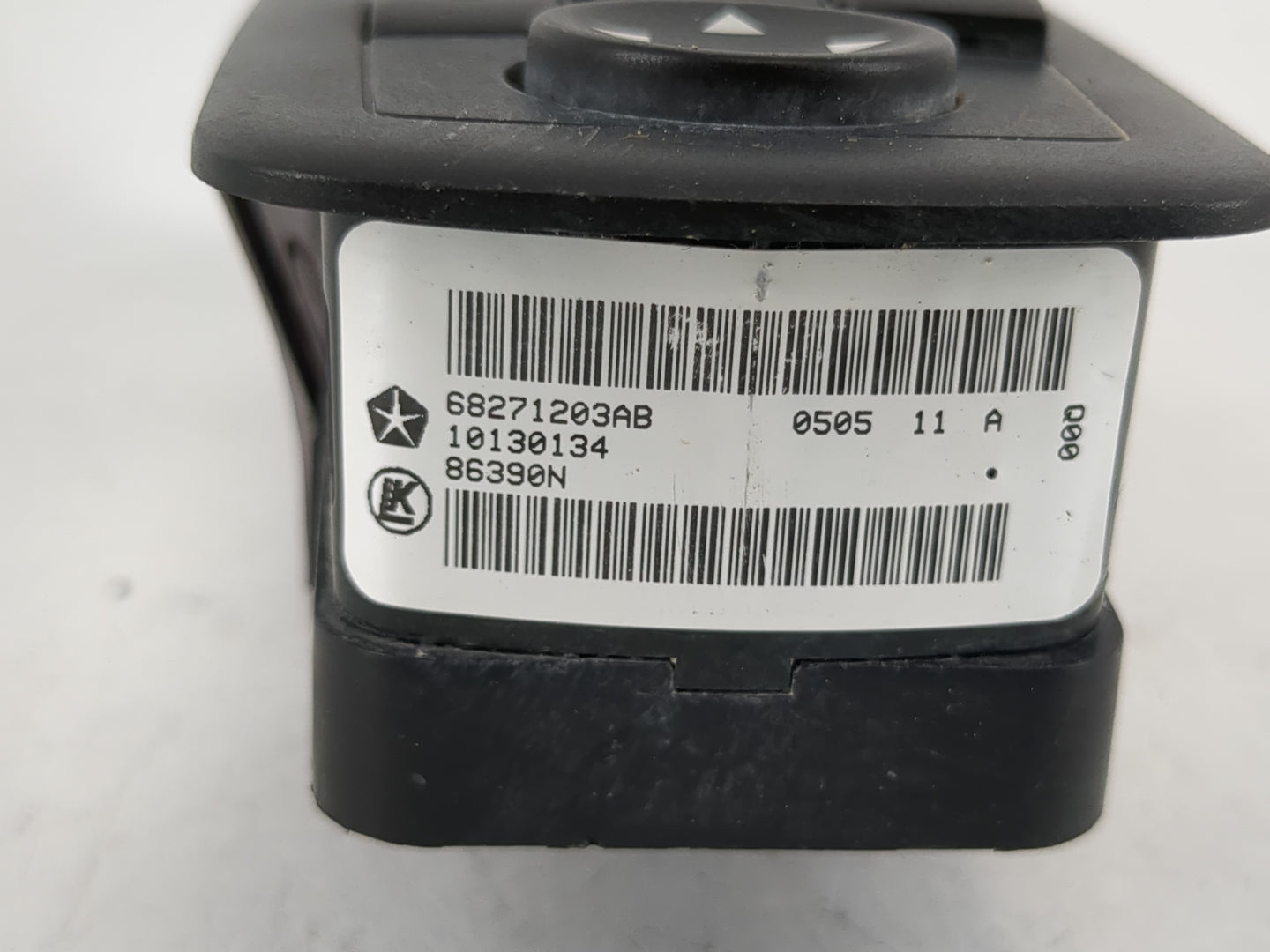 2014-2016 Jeep Cherokee Master Power Window Switch Replacement Driver Side Left P/N:68271203AB Fits Fits 2013 2014 2015 2016 2017 OEM Used Auto Parts - Oemusedautoparts1.com