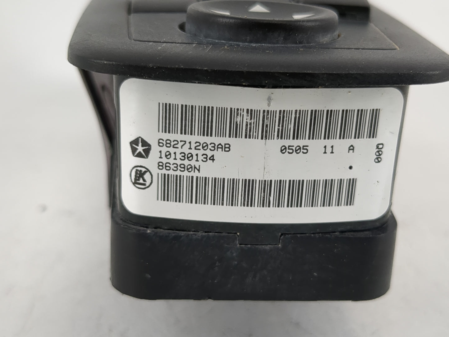 2014-2016 Jeep Cherokee Master Power Window Switch Replacement Driver Side Left P/N:68271203AB Fits Fits 2013 2014 2015 2016 2017 OEM Used Auto Parts - Oemusedautoparts1.com