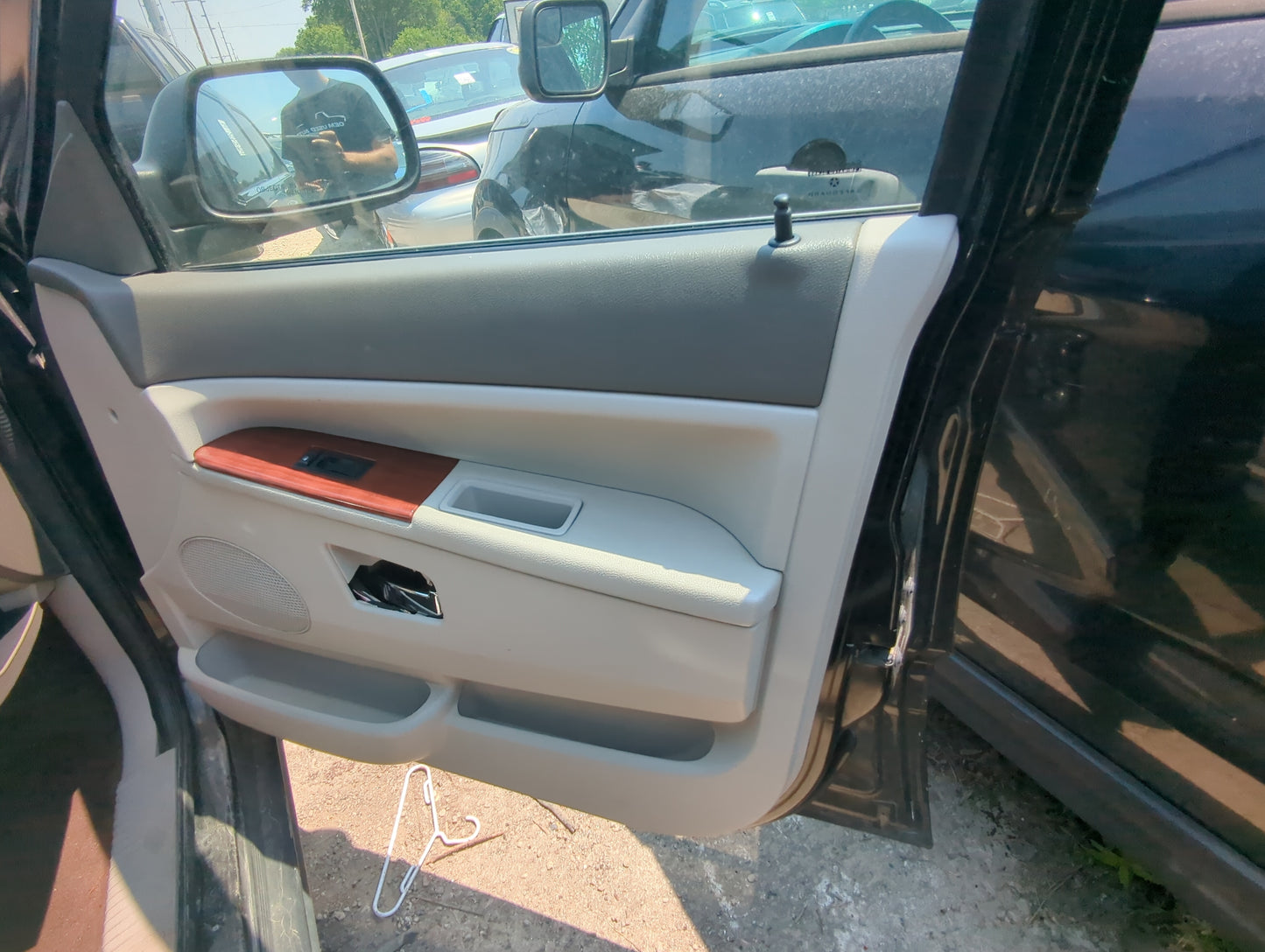 2005 Jeep Grand Cherokee Front Right Passenger Interior Door Panel Trim - Oemusedautoparts1.com