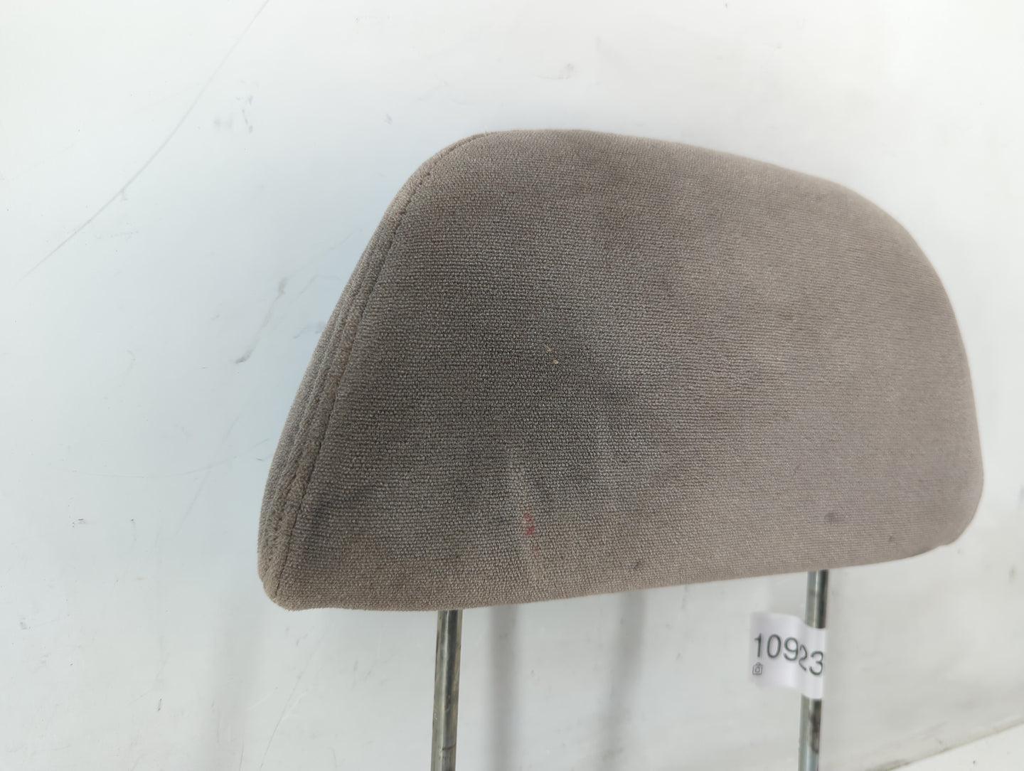 1996 Chevrolet Silverado 3500 Headrest Head Rest Rear Center Seat Fits OEM Used Auto Parts - Oemusedautoparts1.com