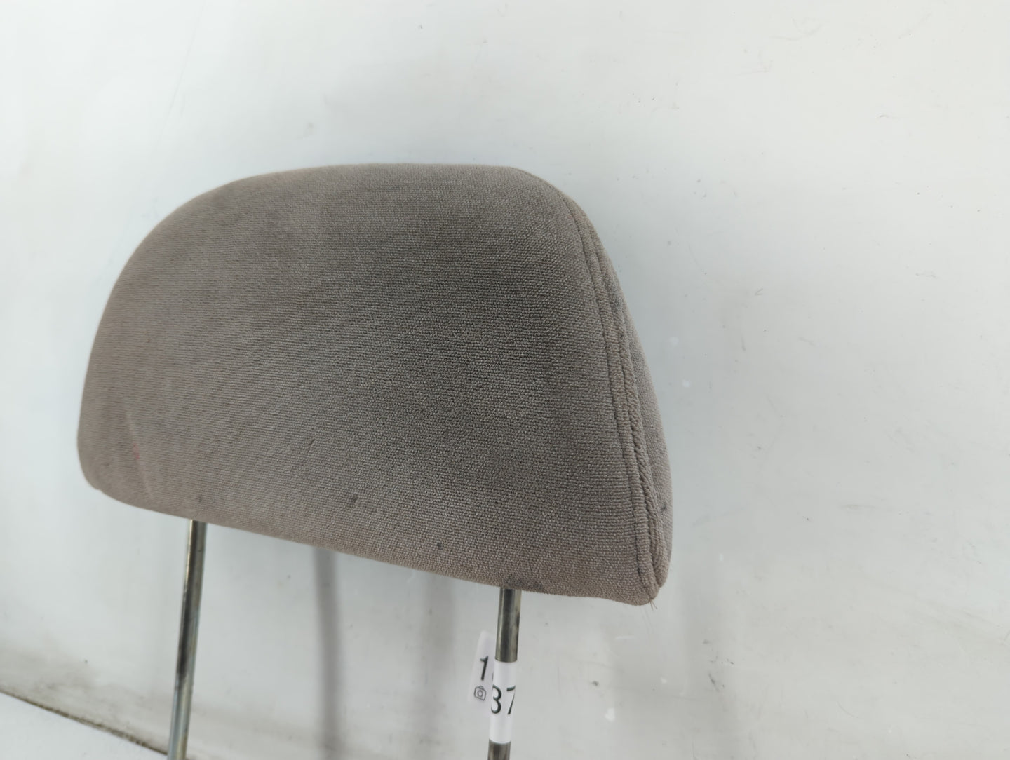 1996 Chevrolet Silverado 3500 Headrest Head Rest Rear Center Seat Fits OEM Used Auto Parts - Oemusedautoparts1.com