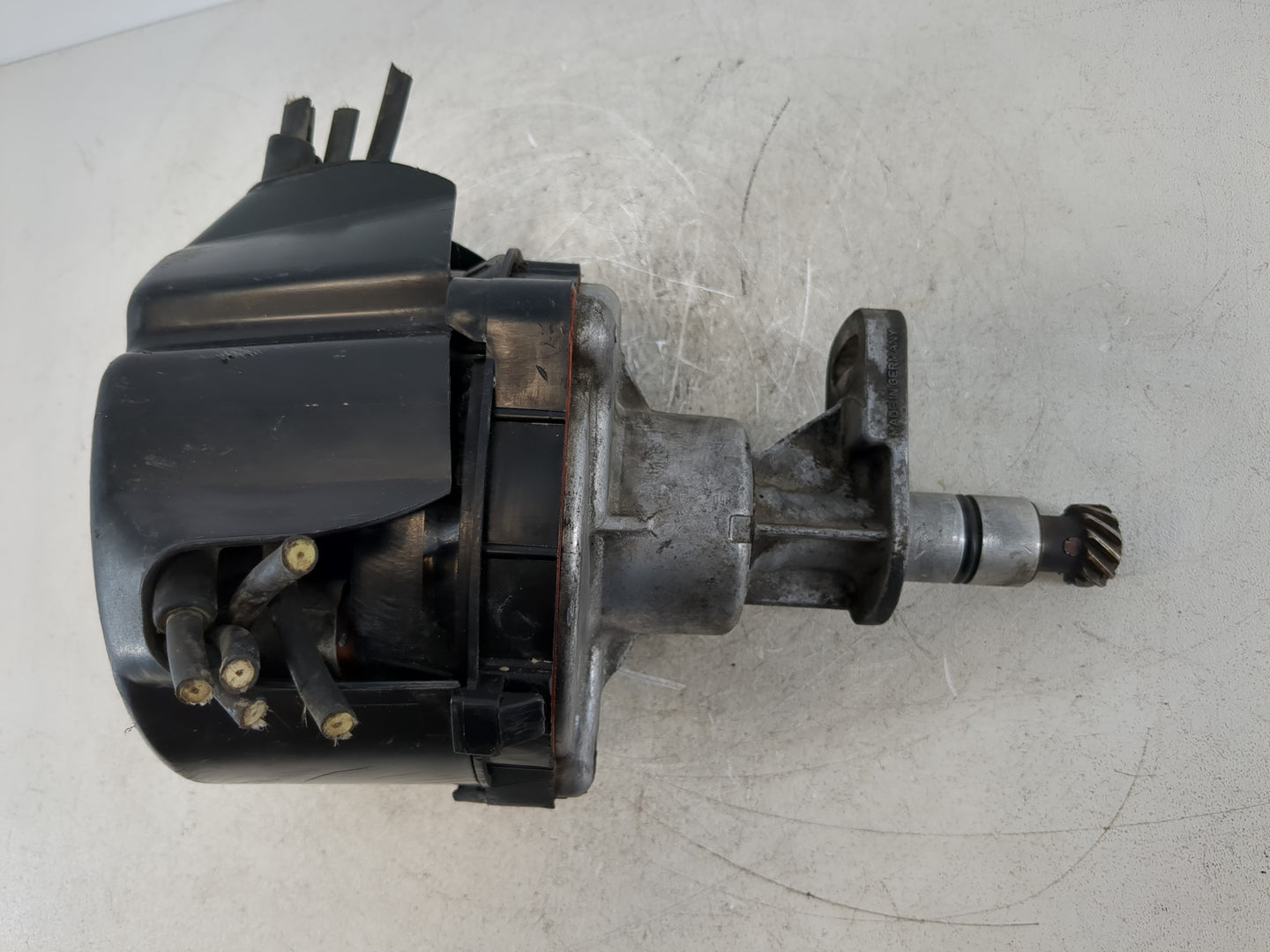 1989 Mercedes-Benz 420sel Engine Ignition Distributor OEM P/N:000 158 2185 Fits OEM Used Auto Parts - Oemusedautoparts1.com