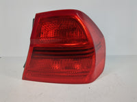 2006 Bmw 325i Tail Light Assembly Passenger Right OEM P/N:7 161 956 12 Fits Fits 2004 2005 OEM Used Auto Parts