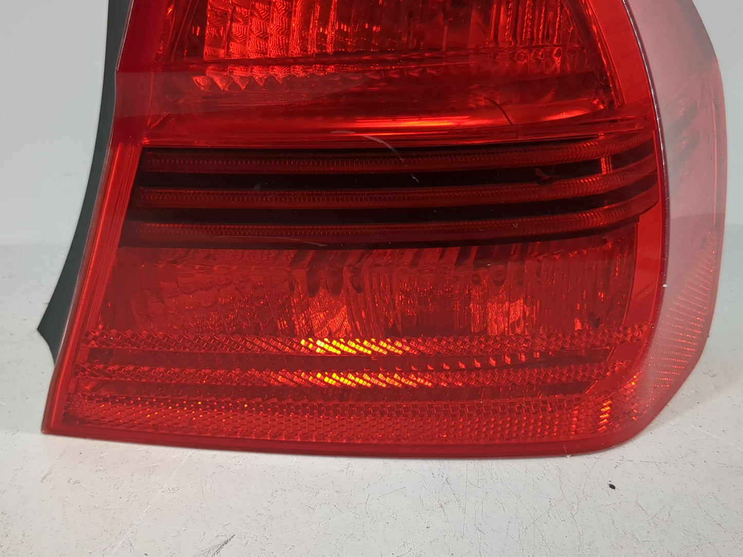 2006 Bmw 325i Tail Light Assembly Passenger Right OEM P/N:7 161 956 12 Fits Fits 2004 2005 OEM Used Auto Parts