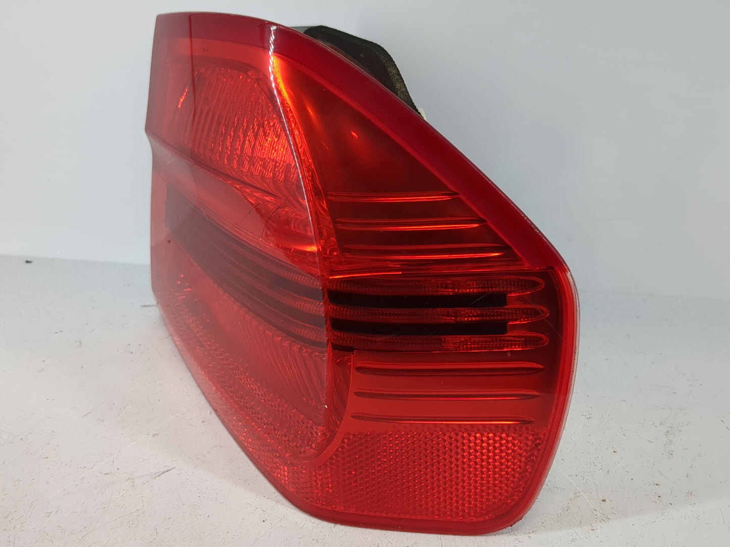 2006 Bmw 325i Tail Light Assembly Passenger Right OEM P/N:7 161 956 12 Fits Fits 2004 2005 OEM Used Auto Parts