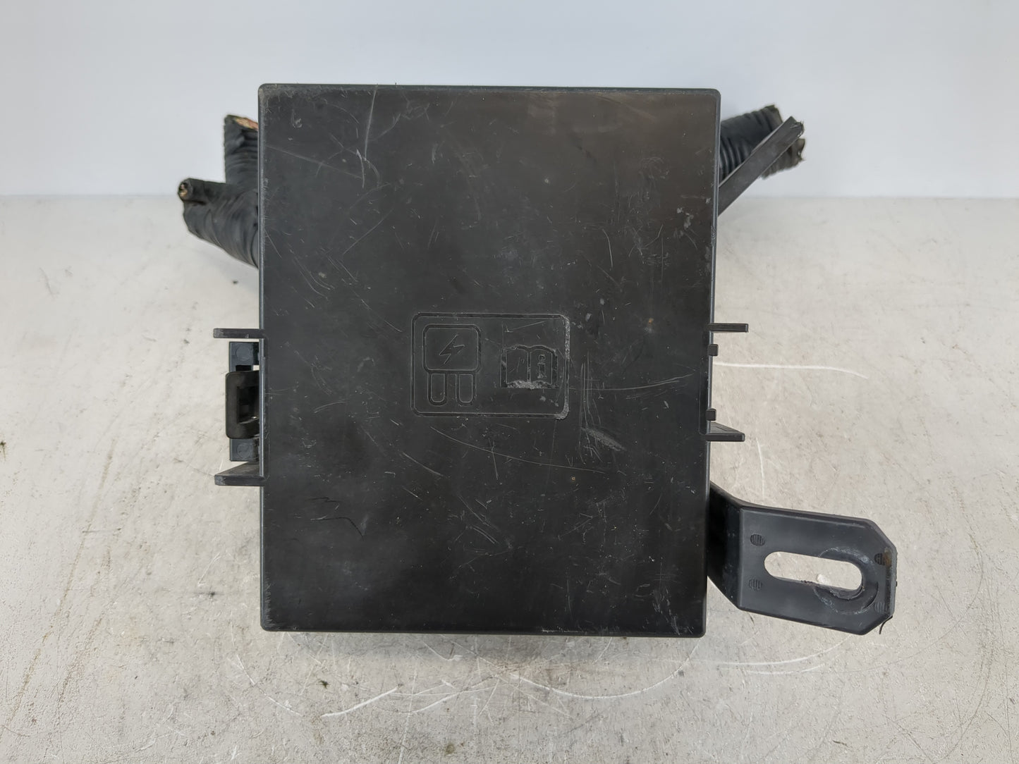 2011-2013 Ford Fiesta Fusebox Fuse Box Panel Relay Module P/N:6001389001 Fits Fits 2011 2012 2013 OEM Used Auto Parts