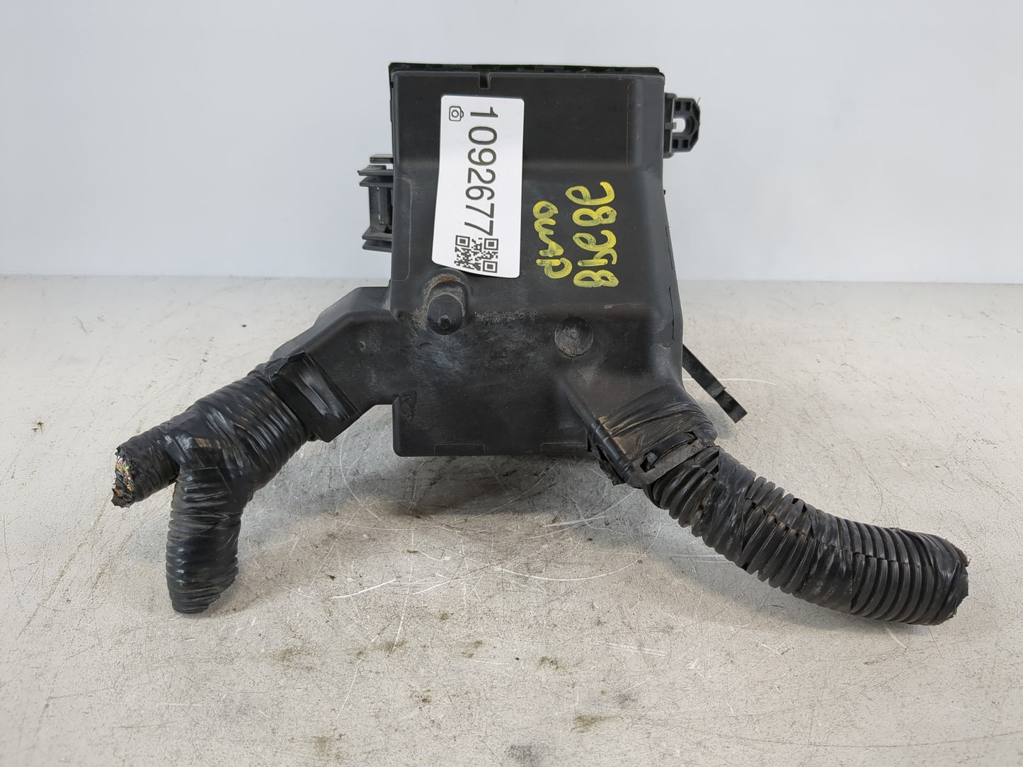 2011-2013 Ford Fiesta Fusebox Fuse Box Panel Relay Module P/N:6001389001 Fits Fits 2011 2012 2013 OEM Used Auto Parts