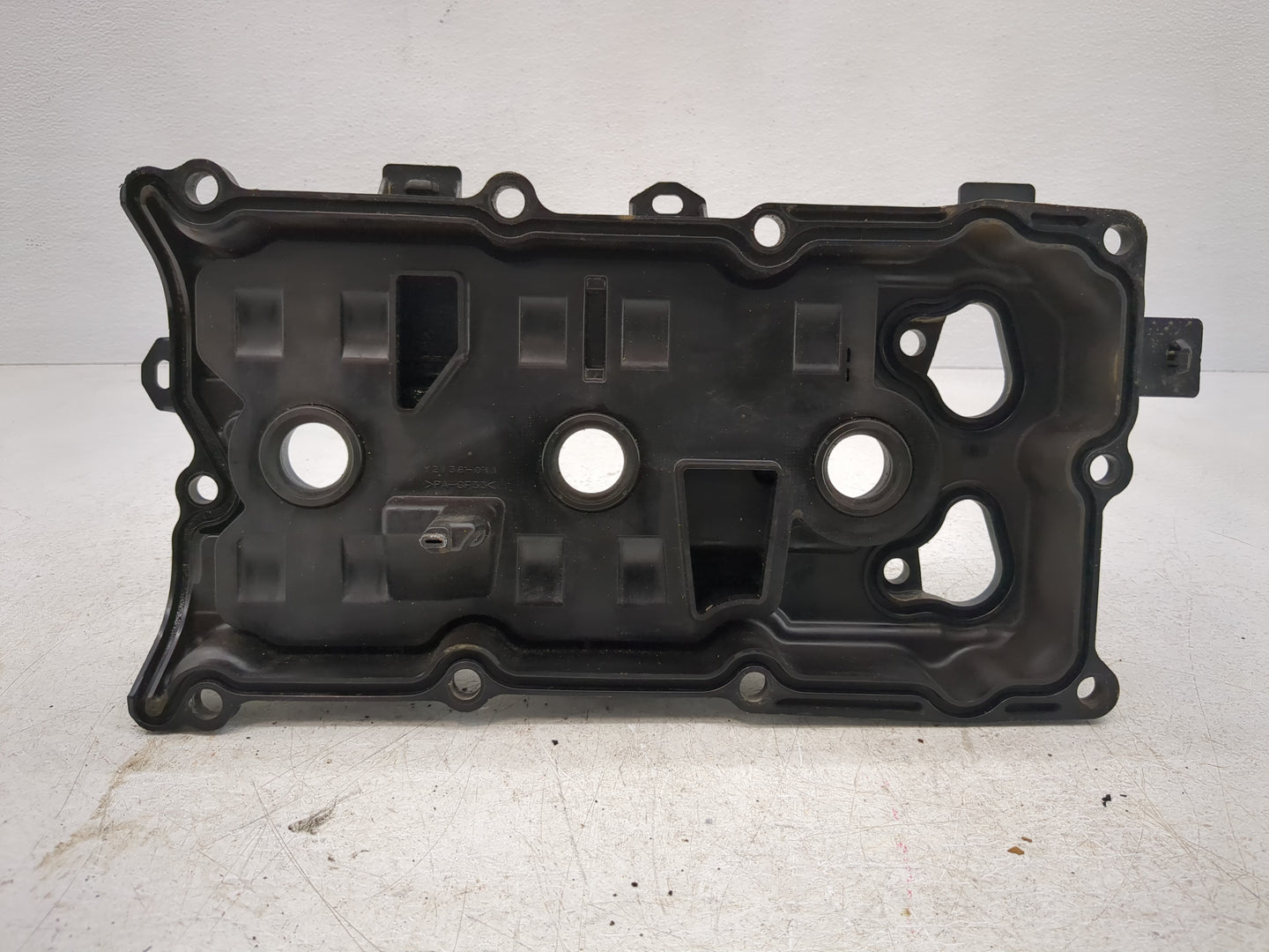 2010 Nissan Maxima Driver Left Cylinder Head Valve Cover P/N:Y2136-011 Fits OEM Used Auto Parts - Oemusedautoparts1.com