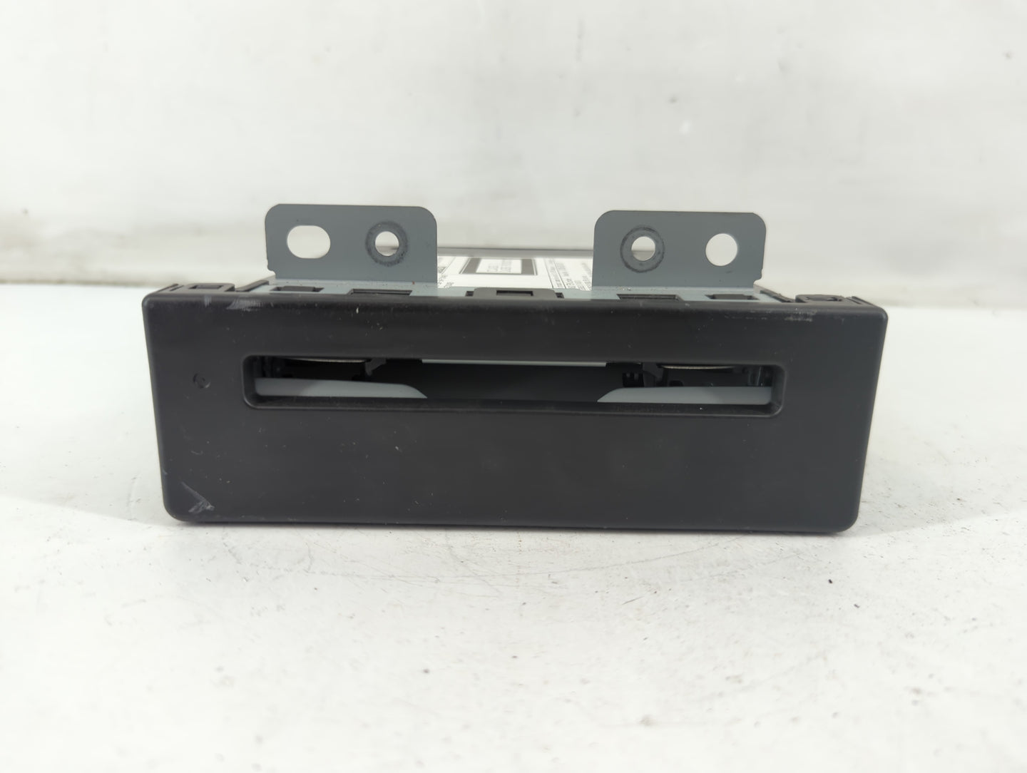2017-2020 Chevrolet Tahoe Radio AM FM Cd Player Receiver Replacement P/N:84016434 Fits Fits 2017 2018 2019 2020 OEM Used Auto Parts - Oemusedautoparts1.com