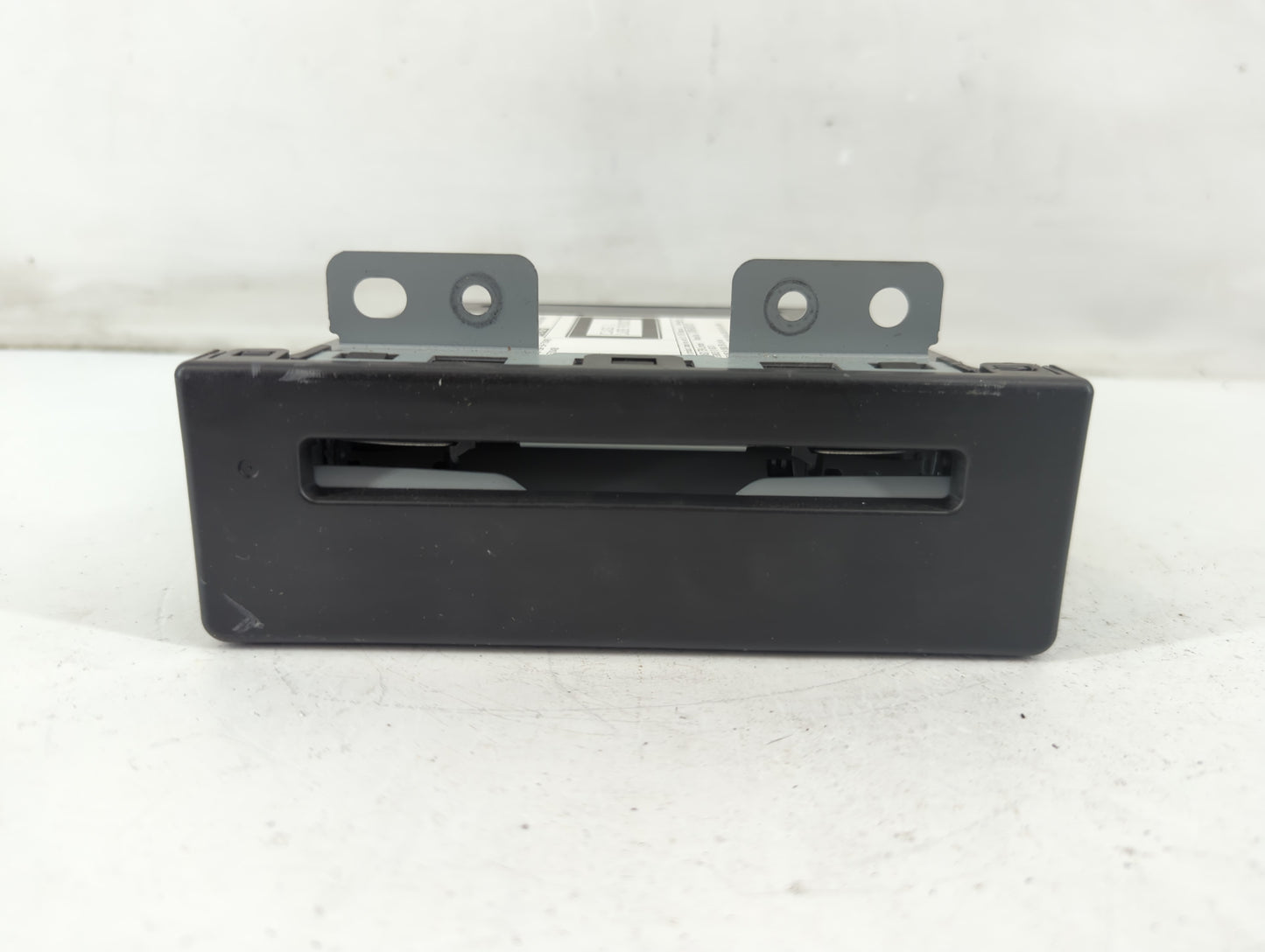 2017-2020 Chevrolet Tahoe Radio AM FM Cd Player Receiver Replacement P/N:84016434 Fits Fits 2017 2018 2019 2020 OEM Used Auto Parts - Oemusedautoparts1.com