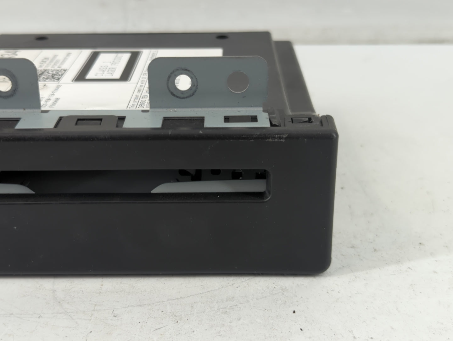 2017-2020 Chevrolet Tahoe Radio AM FM Cd Player Receiver Replacement P/N:84016434 Fits Fits 2017 2018 2019 2020 OEM Used Auto Parts - Oemusedautoparts1.com
