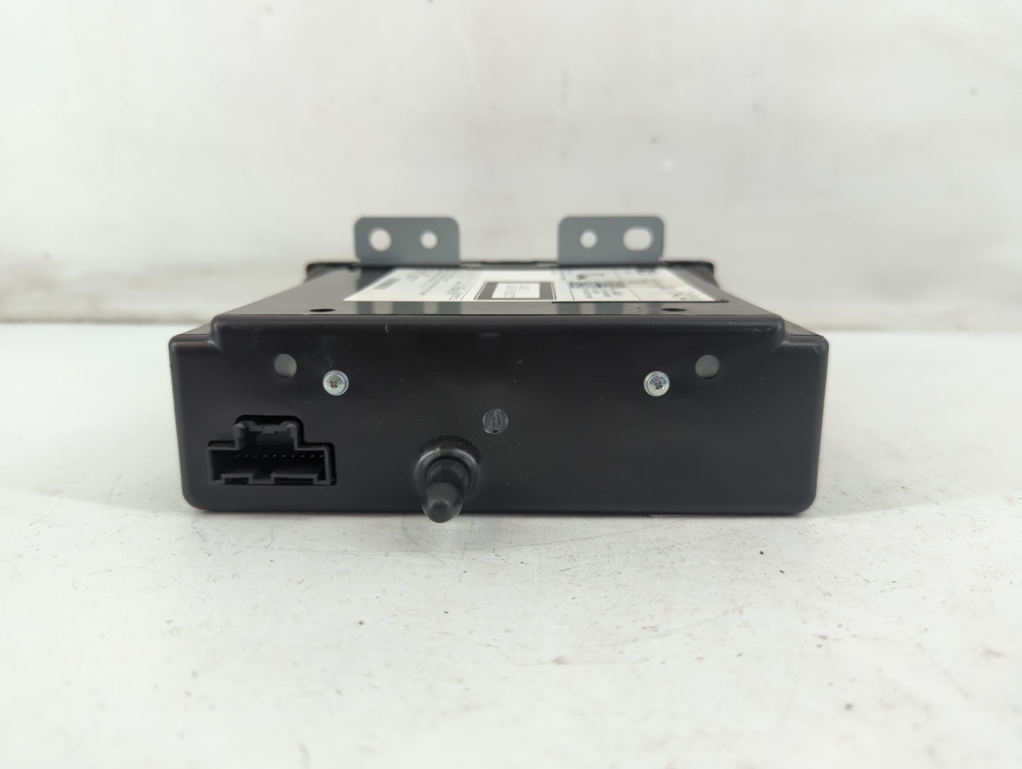 2017-2020 Chevrolet Tahoe Radio AM FM Cd Player Receiver Replacement P/N:84016434 Fits Fits 2017 2018 2019 2020 OEM Used Auto Parts - Oemusedautoparts1.com