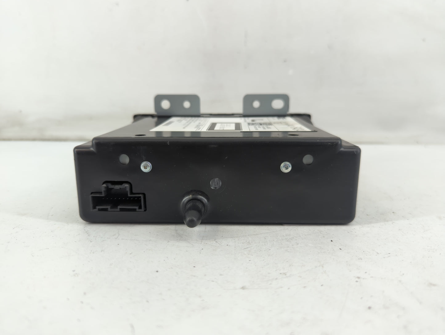 2017-2020 Chevrolet Tahoe Radio AM FM Cd Player Receiver Replacement P/N:84016434 Fits Fits 2017 2018 2019 2020 OEM Used Auto Parts - Oemusedautoparts1.com