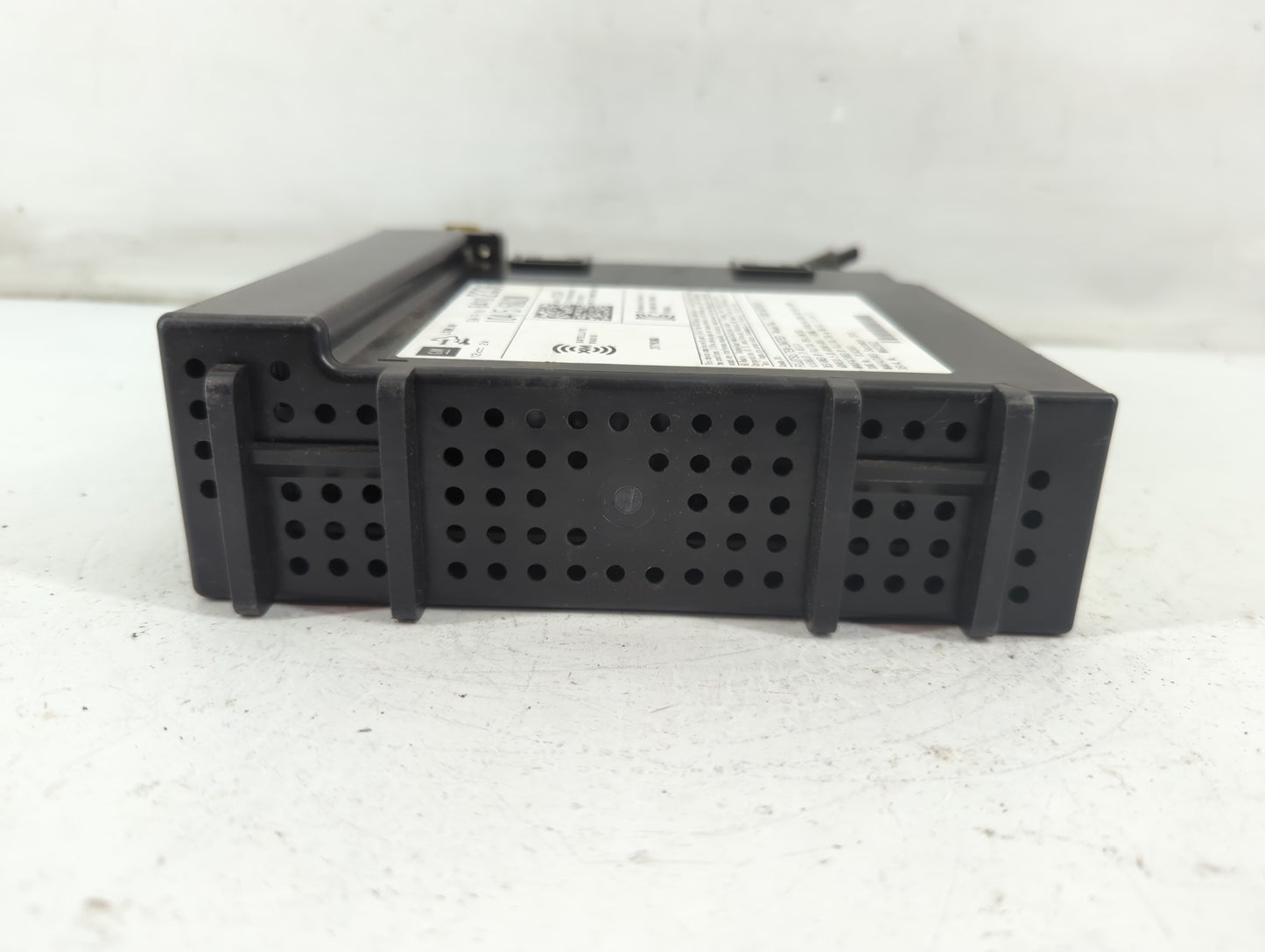 2017-2018 Gmc Sierra 1500 Radio AM FM Cd Player Receiver Replacement P/N:84102336 Fits Fits 2017 2018 OEM Used Auto Parts - Oemusedautoparts1.com