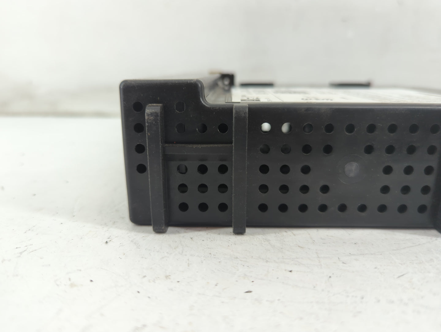 2017-2018 Gmc Sierra 1500 Radio AM FM Cd Player Receiver Replacement P/N:84102336 Fits Fits 2017 2018 OEM Used Auto Parts - Oemusedautoparts1.com