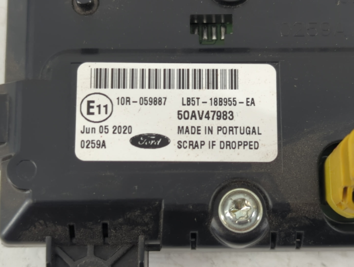 2020-2022 Ford Explorer Radio AM FM Cd Player Receiver Replacement P/N:LB5T-18B955-EA Fits Fits 2020 2021 2022 OEM Used Auto Parts - Oemusedautoparts1.com
