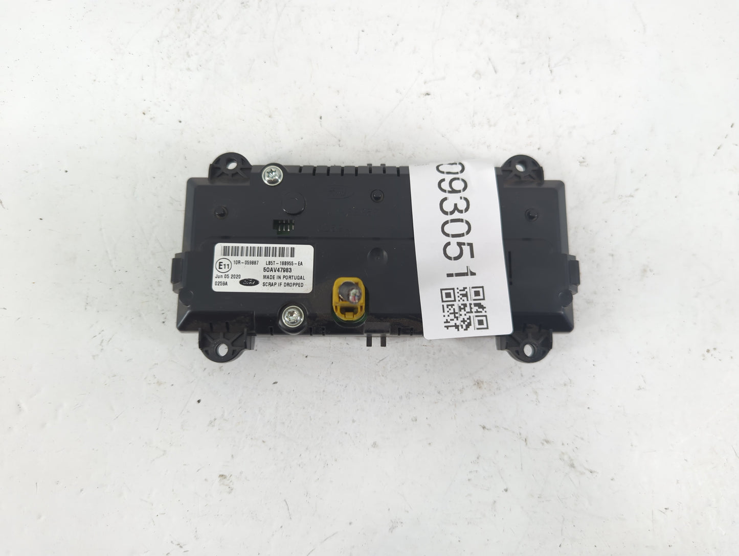 2020-2022 Ford Explorer Radio AM FM Cd Player Receiver Replacement P/N:LB5T-18B955-EA Fits Fits 2020 2021 2022 OEM Used Auto Parts - Oemusedautoparts1.com