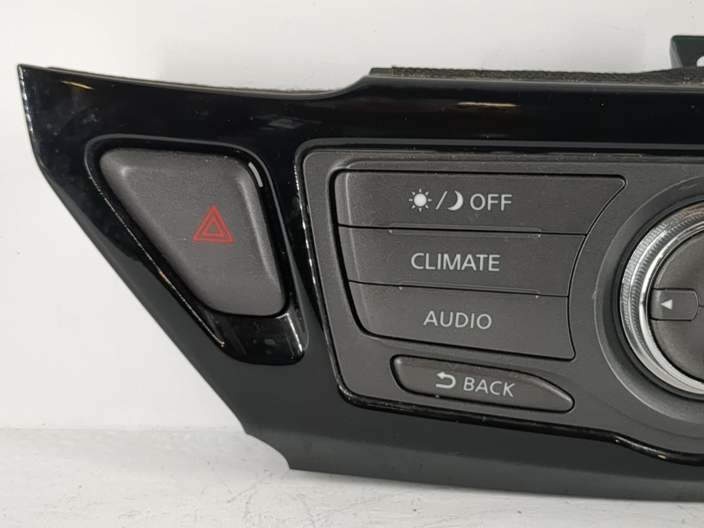 2017-2020 Nissan Pathfinder Radio AM FM Cd Player Receiver Replacement P/N:9PJ0B 210220 9PJ0A 210260 Fits Fits 2017 2018 2019 2020 OEM Used Auto Parts - Oemusedautoparts1.com