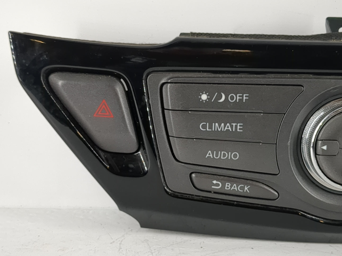 2017-2020 Nissan Pathfinder Radio AM FM Cd Player Receiver Replacement P/N:9PJ0B 210220 9PJ0A 210260 Fits Fits 2017 2018 2019 2020 OEM Used Auto Parts - Oemusedautoparts1.com