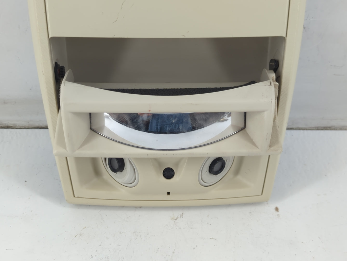 2009 Chrysler Town & Country Overhead Roof Console - Oemusedautoparts1.com