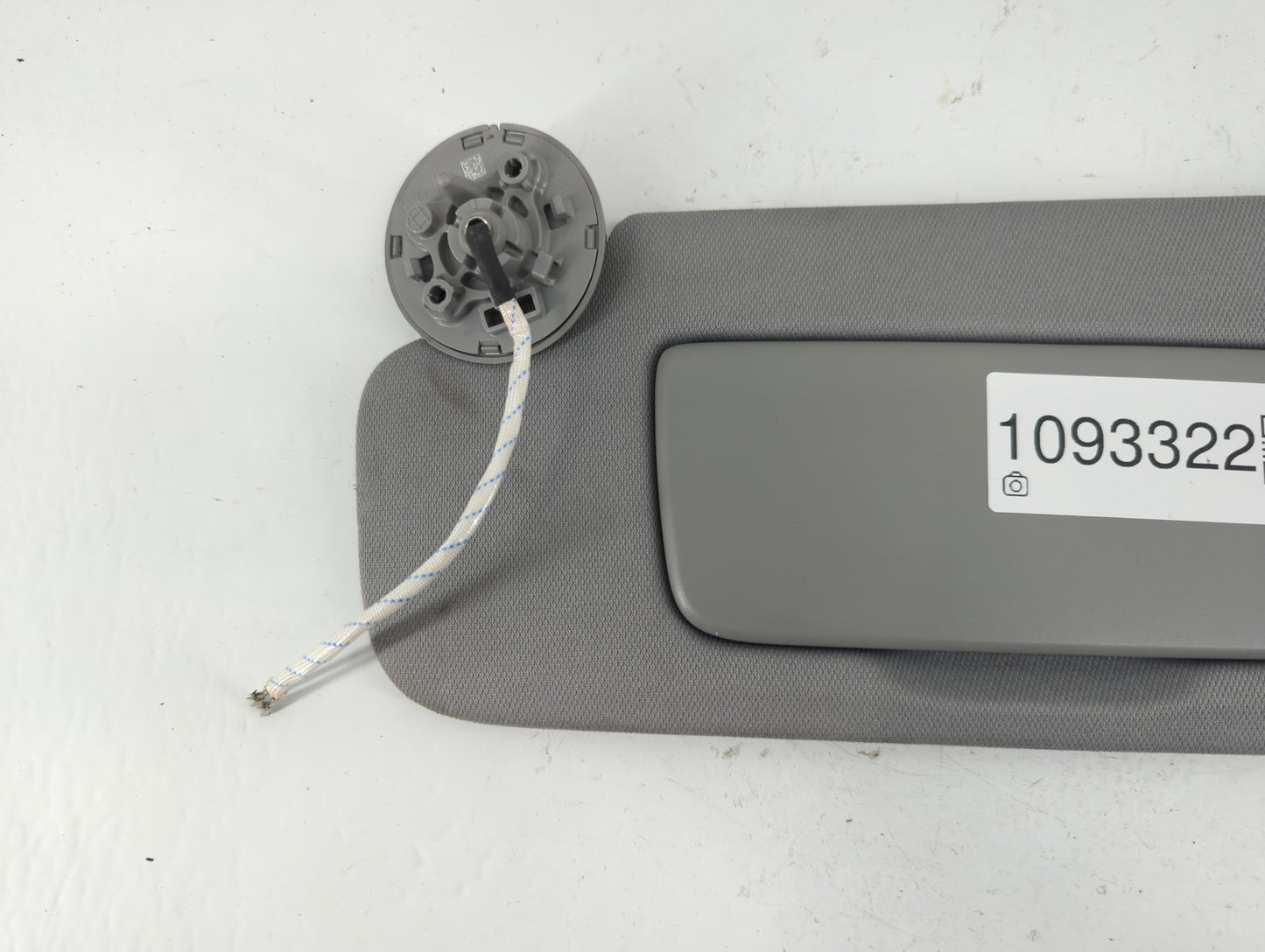 2018-2019 Chevrolet Equinox Sun Visor Shade Replacement Driver Left Mirror Fits Fits 2018 2019 OEM Used Auto Parts