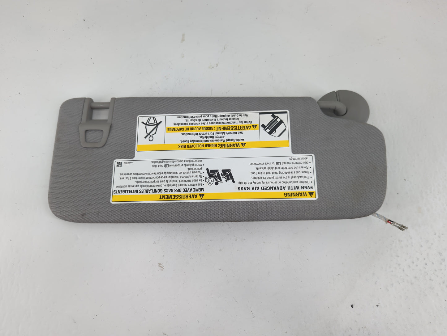 2018-2019 Chevrolet Equinox Sun Visor Shade Replacement Driver Left Mirror Fits Fits 2018 2019 OEM Used Auto Parts