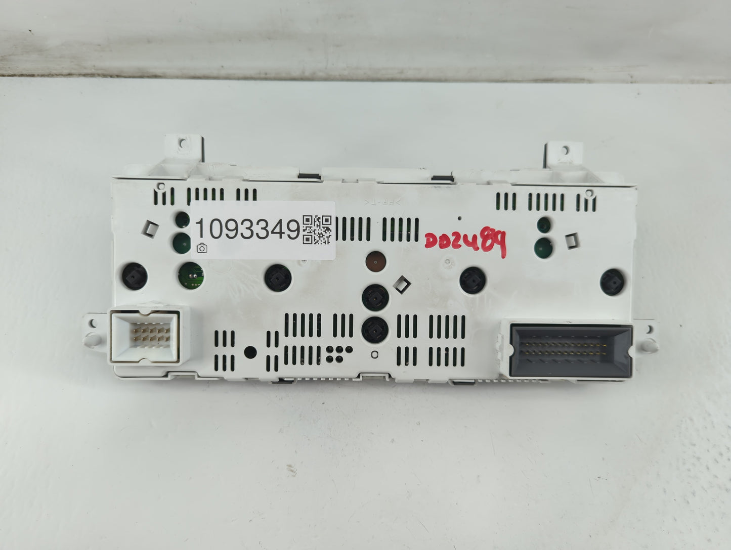 2003 Chrysler Pt Cruiser Instrument Cluster Speedometer Gauges P/N:04671803AJ Fits OEM Used Auto Parts