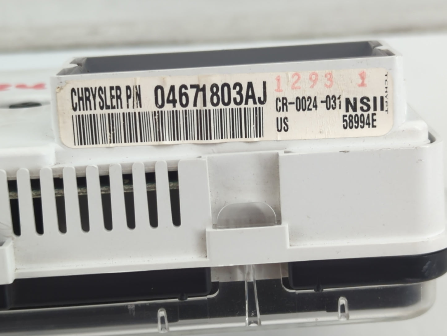 2003 Chrysler Pt Cruiser Instrument Cluster Speedometer Gauges P/N:04671803AJ Fits OEM Used Auto Parts