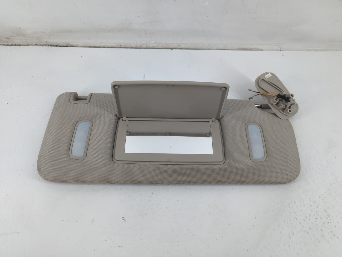 2008 Chevrolet Avalanche 1500 Sun Visor Shade Replacement Passenger Right Mirror Fits Fits 2007 2009 2010 2011 2012 2013 2014 OEM Used Auto Parts