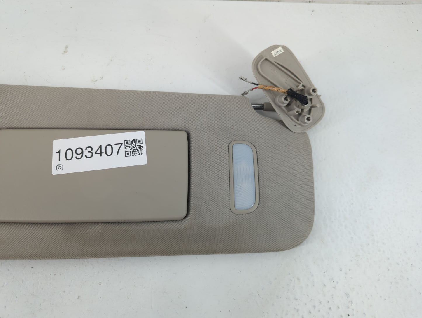 2008 Chevrolet Avalanche 1500 Sun Visor Shade Replacement Passenger Right Mirror Fits Fits 2007 2009 2010 2011 2012 2013 2014 OEM Used Auto Parts