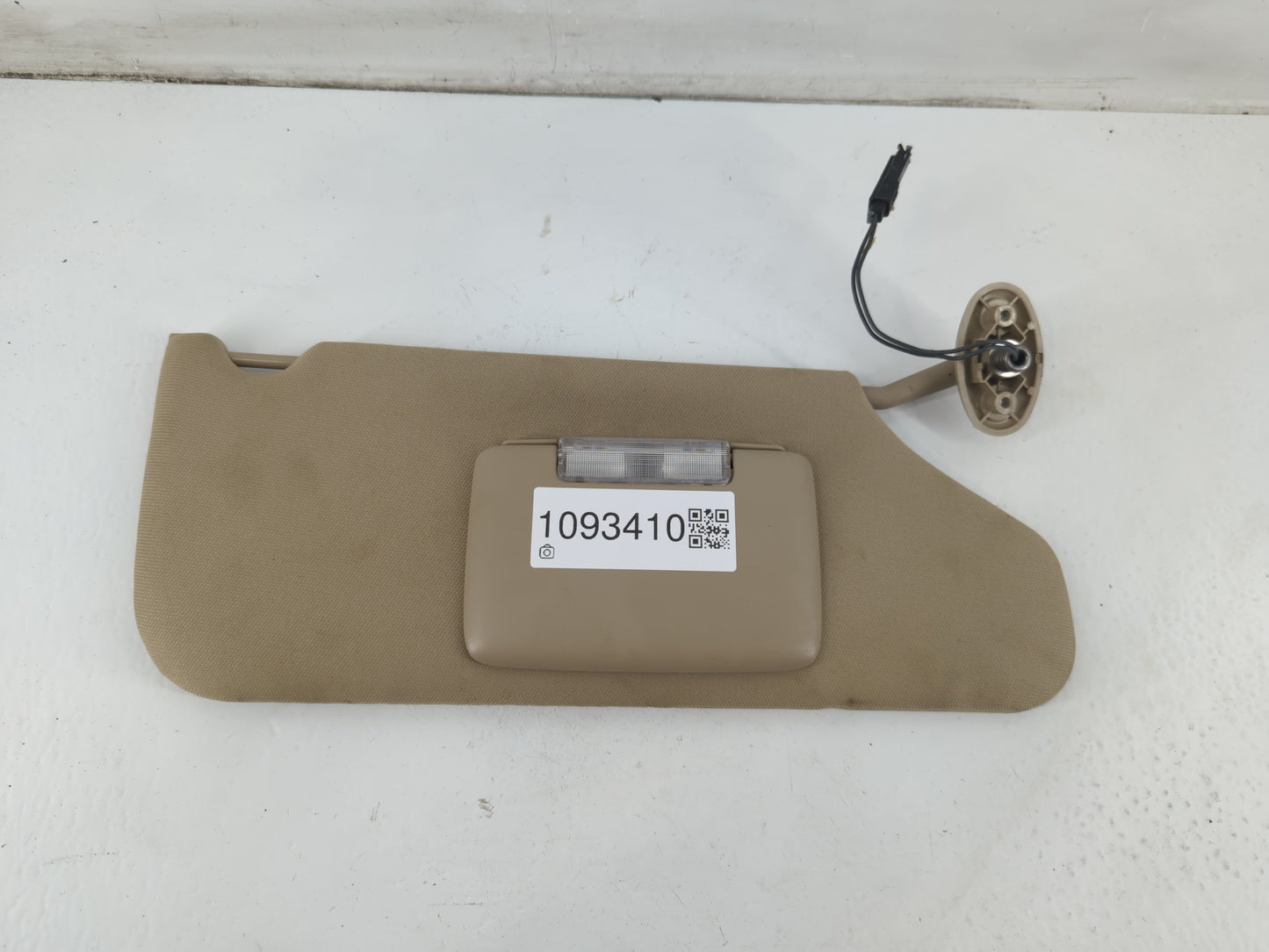2011-2014 Chrysler 200 Sun Visor Shade Replacement Passenger Right Mirror Fits Fits 2011 2012 2013 2014 OEM Used Auto Parts - Oemusedautoparts1.com