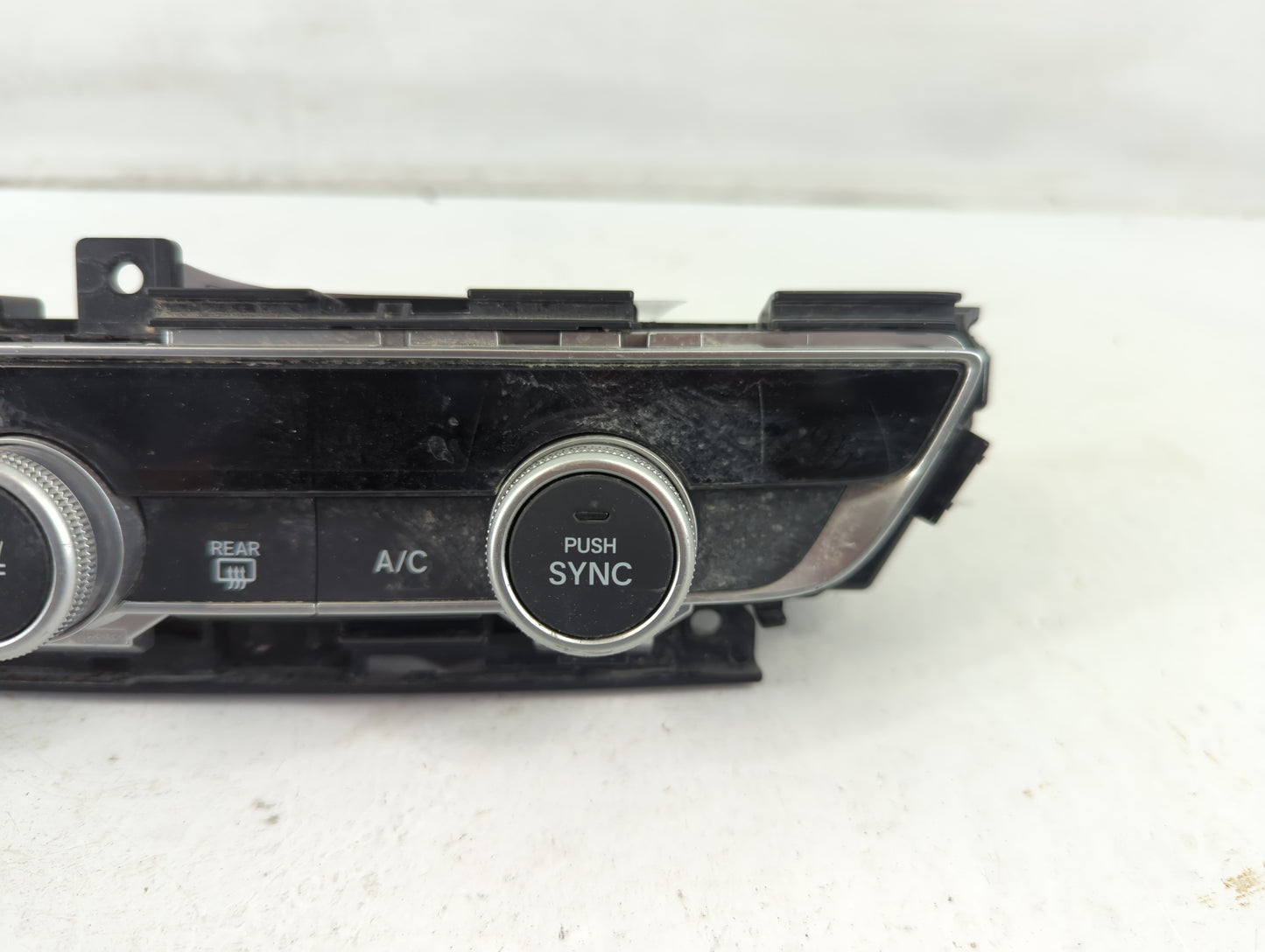 2021-2022 Honda Accord Climate Control Module Temperature AC/Heater Replacement P/N:79610TVAA210M1 Fits Fits 2021 2022 OEM Used Auto Parts