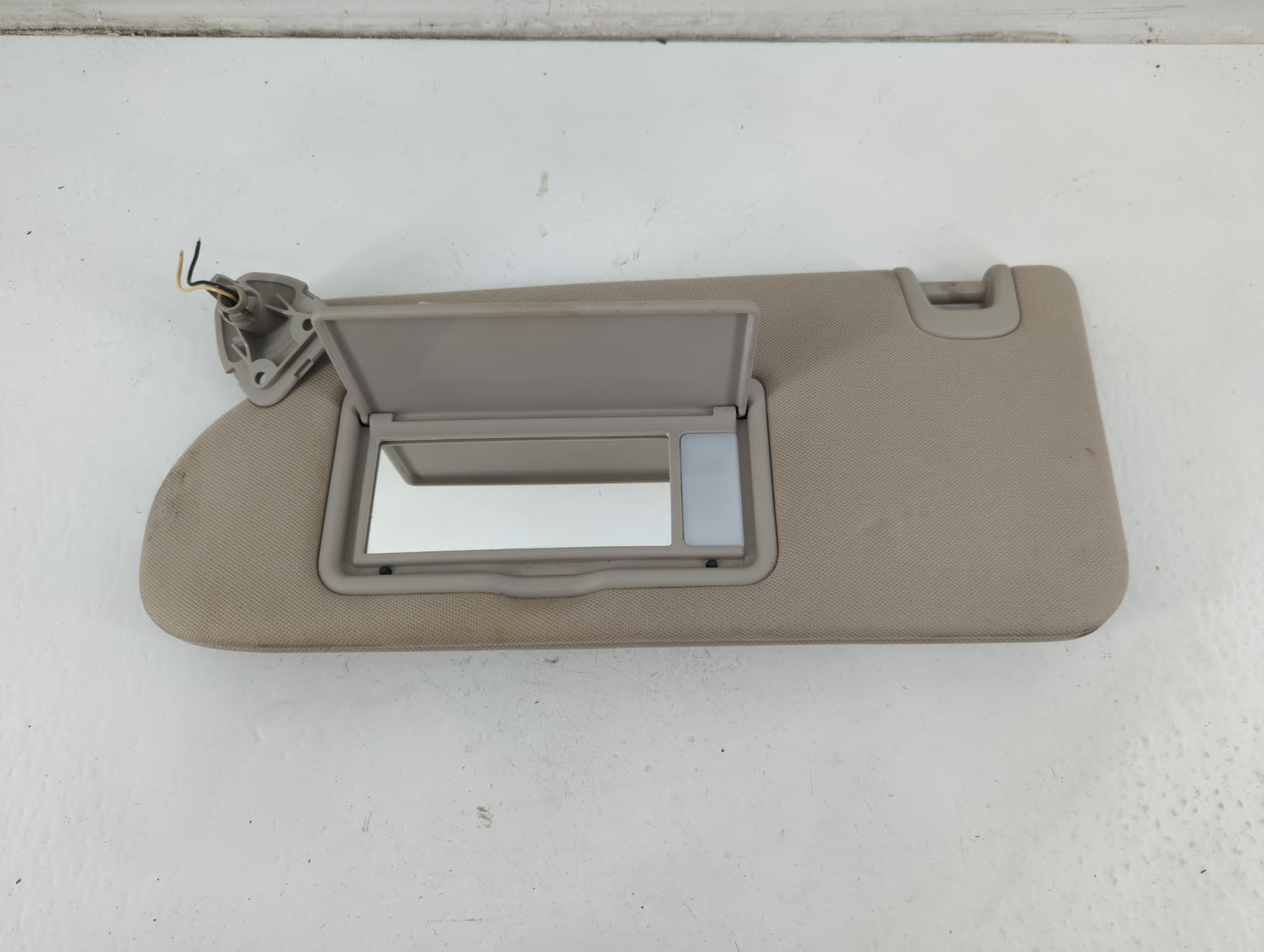 2015-2018 Nissan Murano Sun Visor Shade Replacement Driver Left Mirror Fits Fits 2015 2016 2017 2018 OEM Used Auto Parts - Oemusedautoparts1.com
