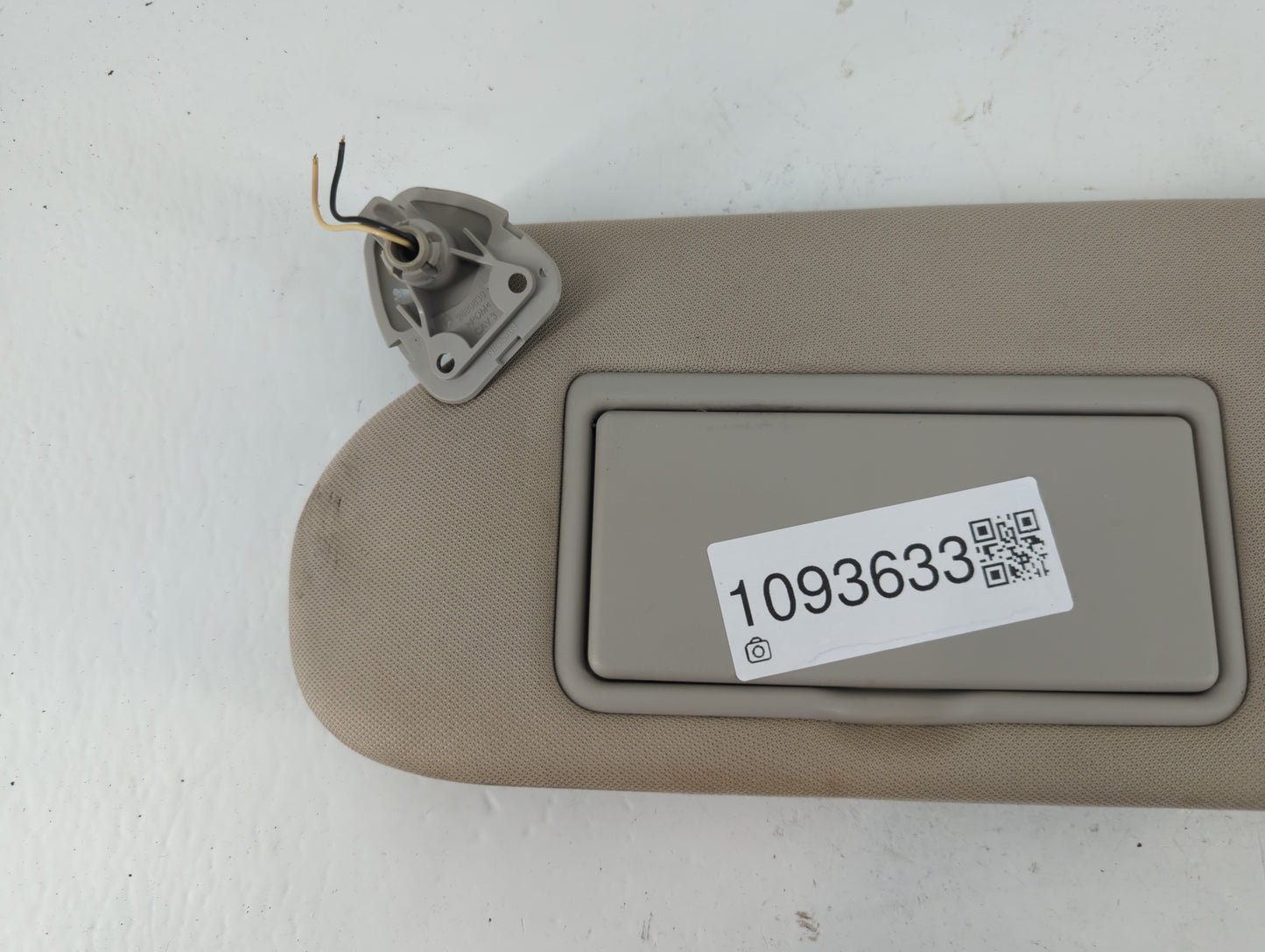 2015-2018 Nissan Murano Sun Visor Shade Replacement Driver Left Mirror Fits Fits 2015 2016 2017 2018 OEM Used Auto Parts - Oemusedautoparts1.com