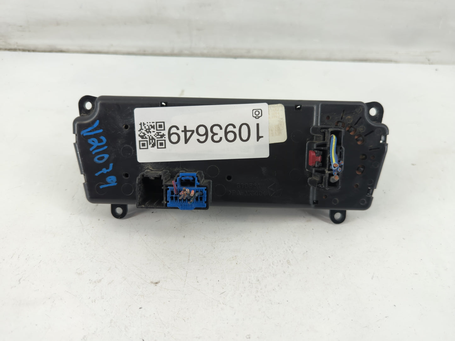 2010-2014 Dodge Avenger Climate Control Module Temperature AC/Heater Replacement P/N:61036A Fits Fits 2010 2011 2012 2013 2014 OEM Used Auto Parts
